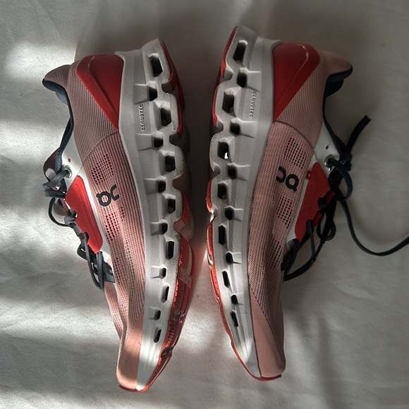 CLOUDSTRATUS - Picture 3 of 3